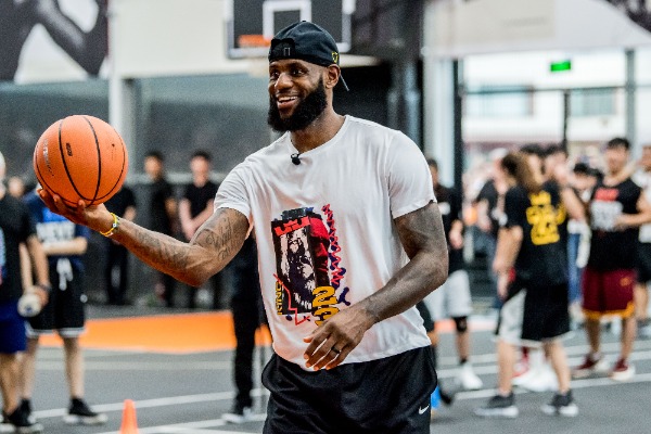 NBA star LeBron James of Los Angeles Lakers shows his basketball skills during his China tour in Shanghai, China, 25 August 2018.