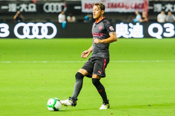 Mesut Ozil of Arsenal kicks the ball to make a pass against Bayern Munich during the Shanghai match of the 2017 International Champions Cup China in Shanghai, China, 19 July 2017.