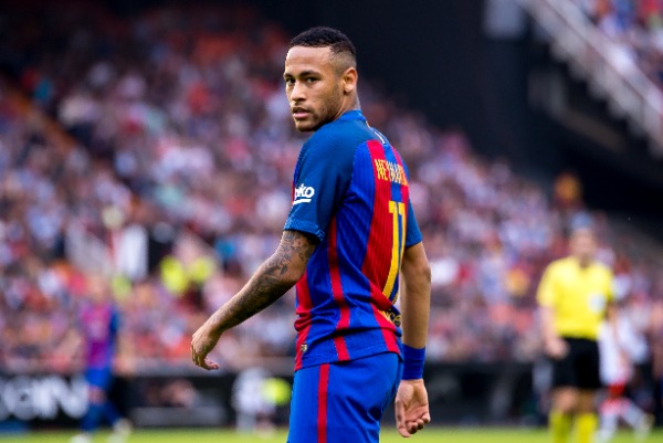 VALENCIA, SPAIN - OCT 22: Neymar plays at the La Liga match between Valencia CF and FC Barcelona at Mestalla on October 22, 2016 in Valencia, Spain. 