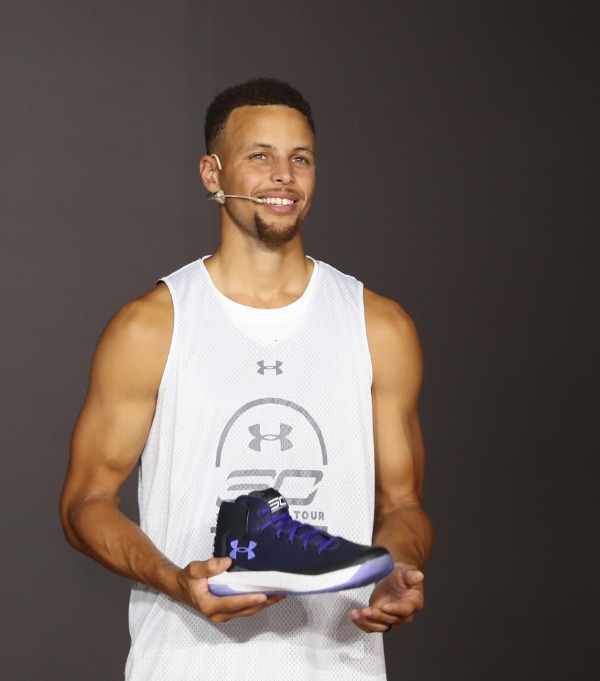 NBA star Stephen Curry of Golden State Warriors attends a fan meeting event during his 2017 Asia tour in Chengdu city, southwest China's Sichuan province, 24 July 2017.