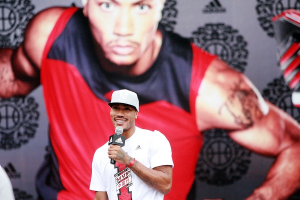 NBA star Derrick Rose of the Chicago Bulls speaks at a meeting with fans during his China tour in Shanghai, China, 23 August 2011